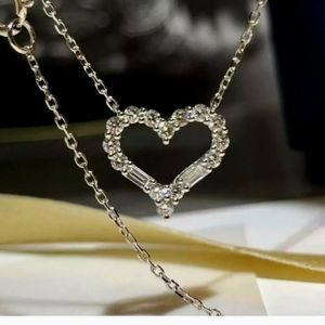 CRYSTAL HEART NECKLACE NEW